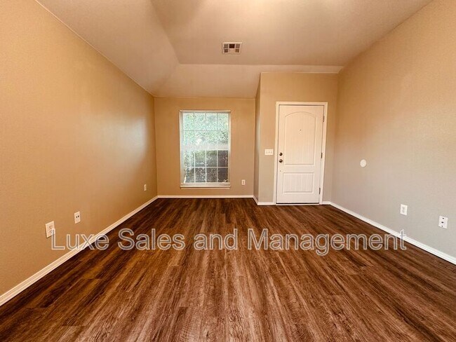 Foto del edificio - 3615 Janus