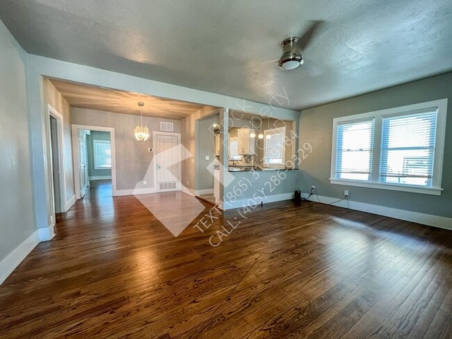 Foto del edificio - Must See 3 Bedroom/3 Bathroom Home near Ed...