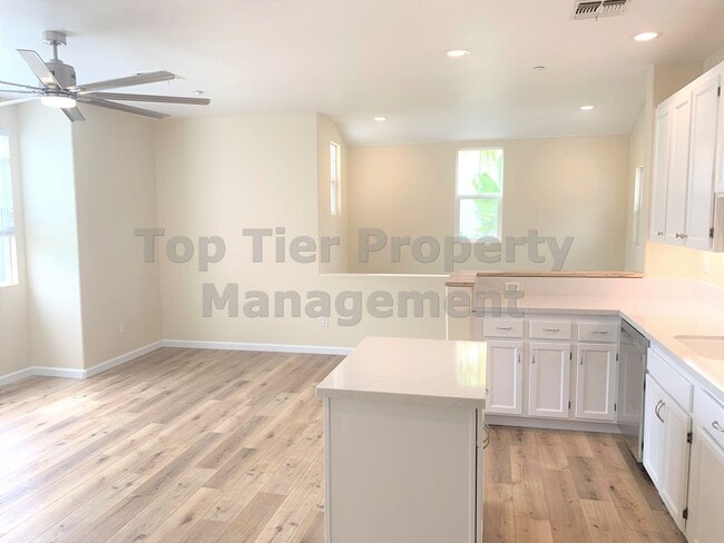Building Photo - 5573 Coyote Ct
