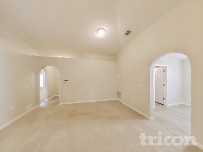 Building Photo - 7121 High Bluff Rd