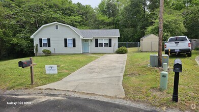 Building Photo - 912 Laurel Ln