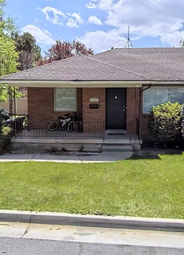 Primary Photo - 2320 E Lambourne Ave
