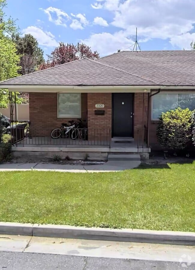 Building Photo - 2320 E Lambourne Ave