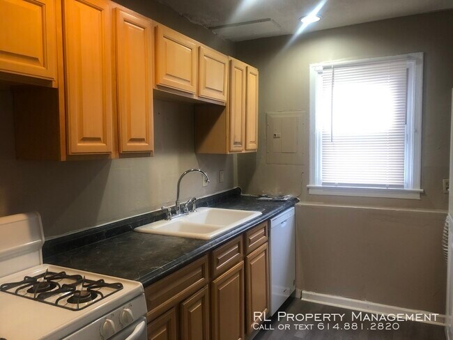 Building Photo - 2 bedroom 1 bathroom town home in Whitehall