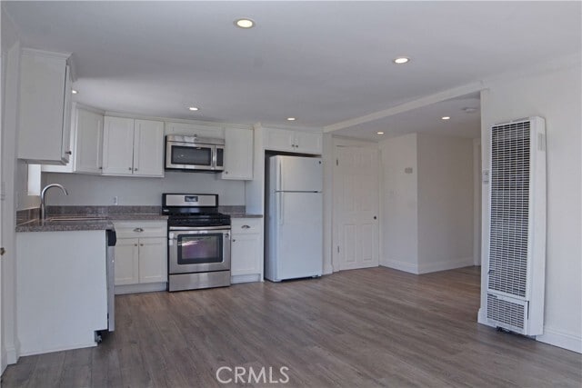 Building Photo - 466 Camulos St