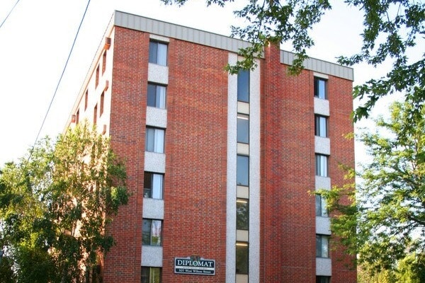Building Photo - Diplomat Apartments