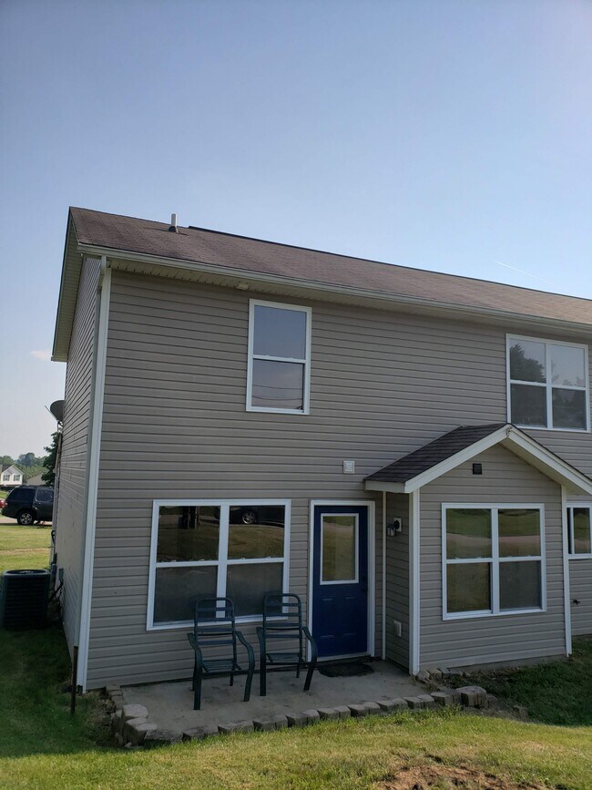 Building Photo - 103 Fairway Plz