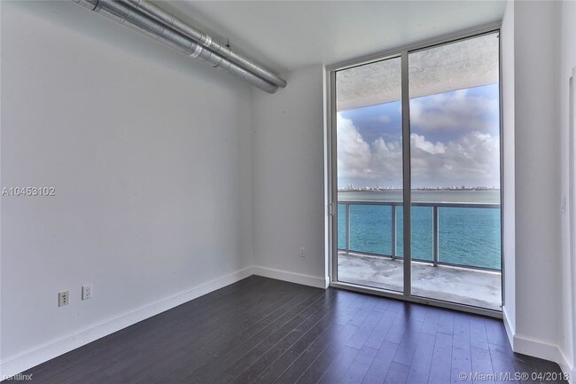 Building Photo - 2 br, 2 bath Condo - 700 NE 25th St Apt 8