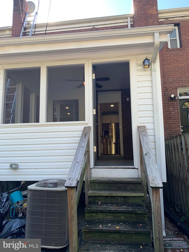 Building Photo - 3029 Manning St