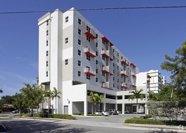 Building Photo - Poinciana Grove