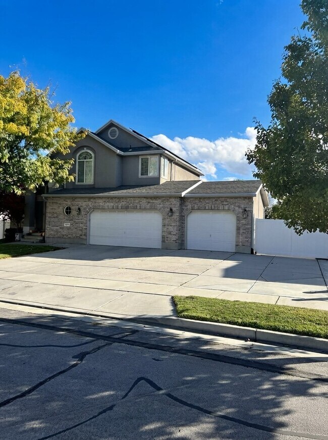 Building Photo - 2839 Table Rock Dr