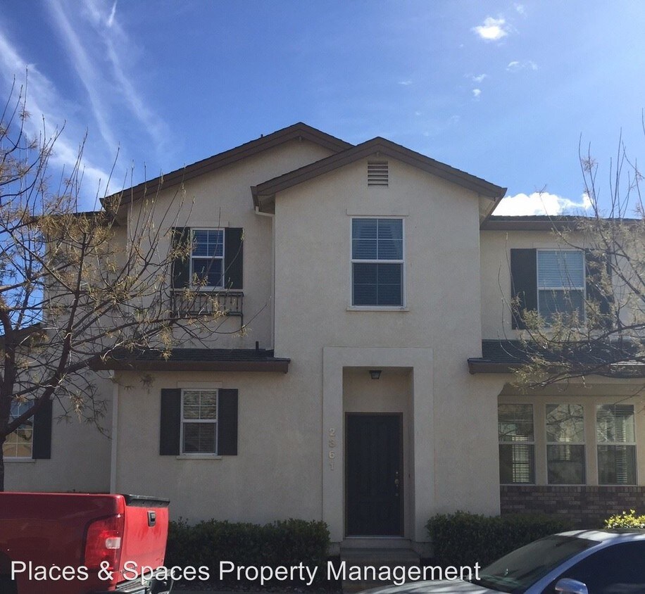 3 br, 2.5 bath House 2361 La Villa Way House Rental in Redding, CA