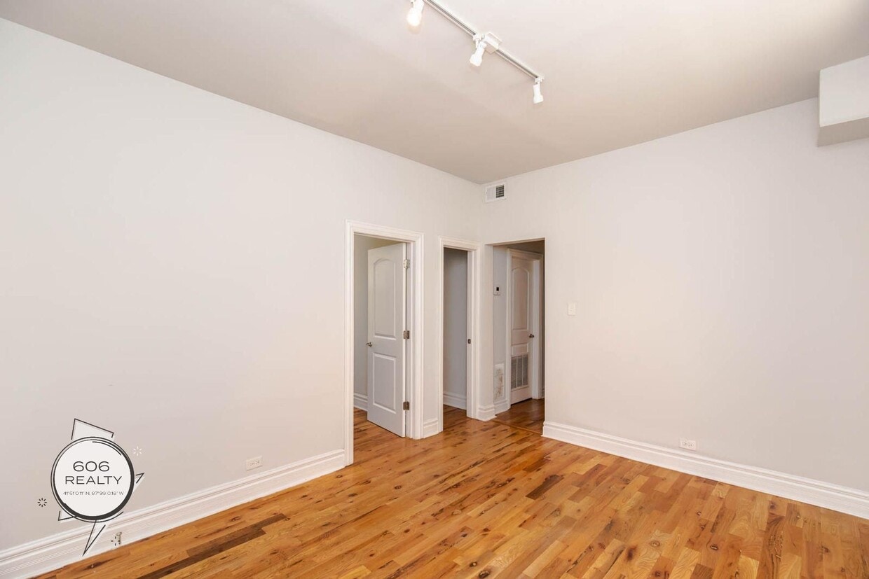 Foto del edificio - Beautiful spacious apartment in Humboldt Park!