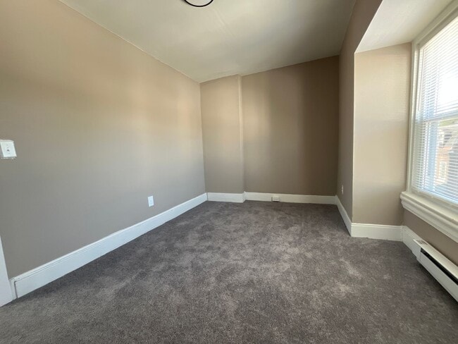 Foto del edificio - Fully Renovated and Modern 3-Bedroom, 1-Bathroom Rental Home in Center City Allentown,