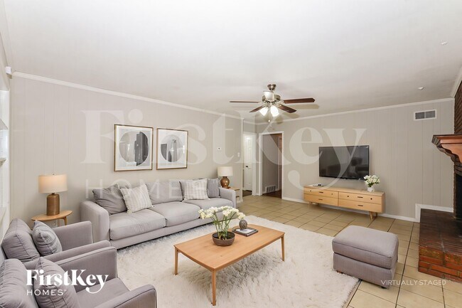 Foto del edificio - 5819 Fox Lair Ave