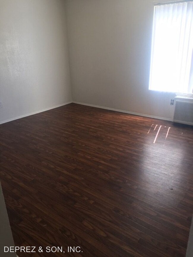 Building Photo - 901 Palmbrook Dr