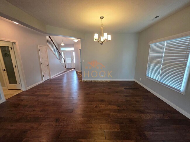 Building Photo - Luxury Home off of Coyote Crossing Golf Cl...