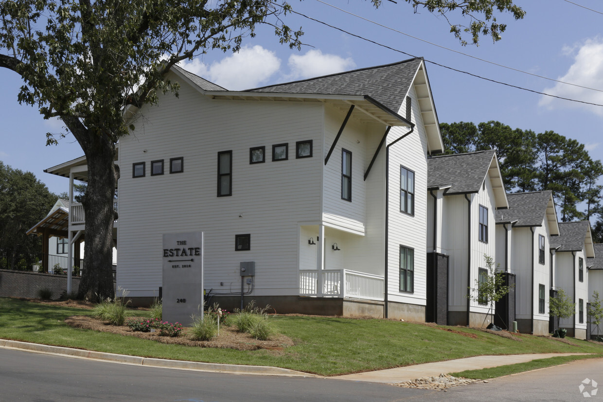 Foto principal - The District at Clemson | Student Housing