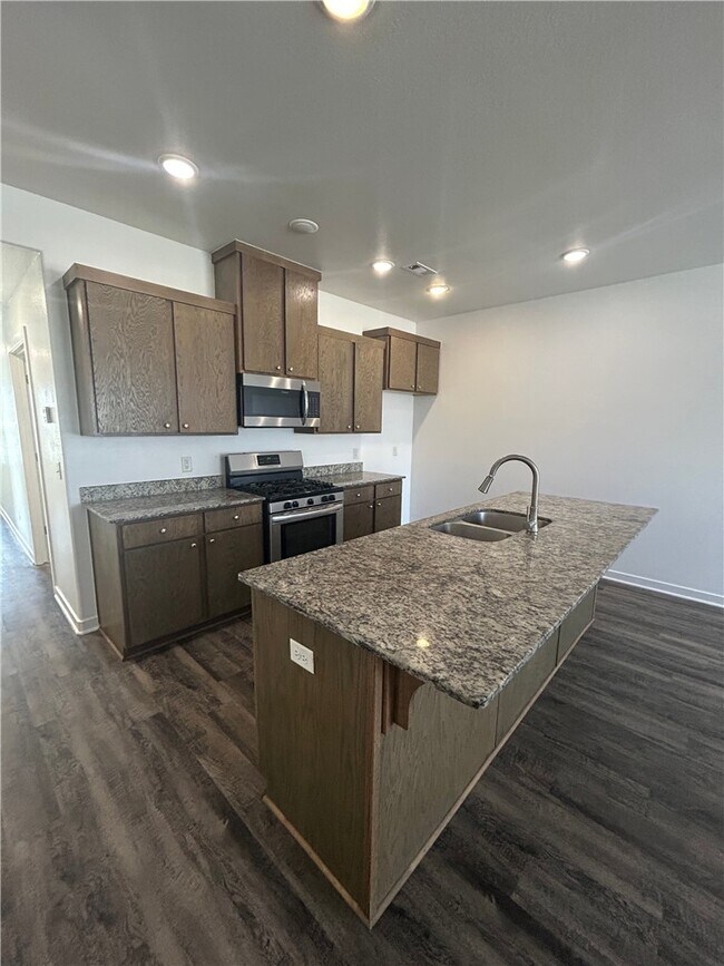 Foto del edificio - 644 Hidden Springs Dr