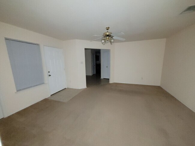 Foto del edificio - 2 BEDROOM 2 BATHROOM    NO PETS