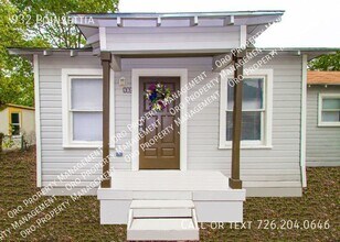 Building Photo - 932 Poinsettia St