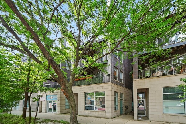 Building Photo - 2629 W Chicago Ave