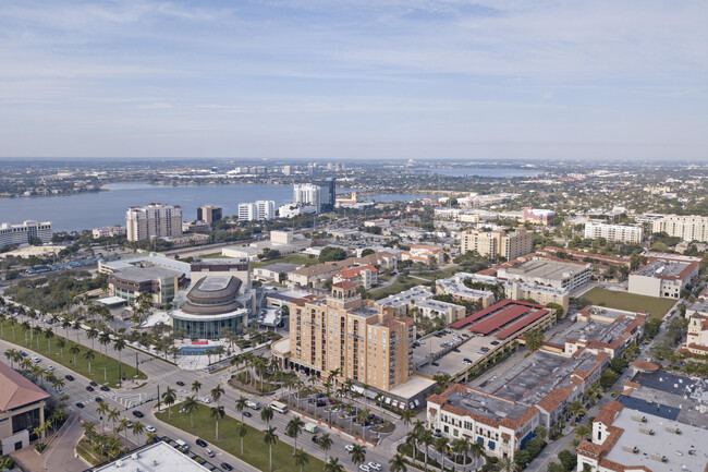 Foto del edificio - 651 Okeechobee Blvd