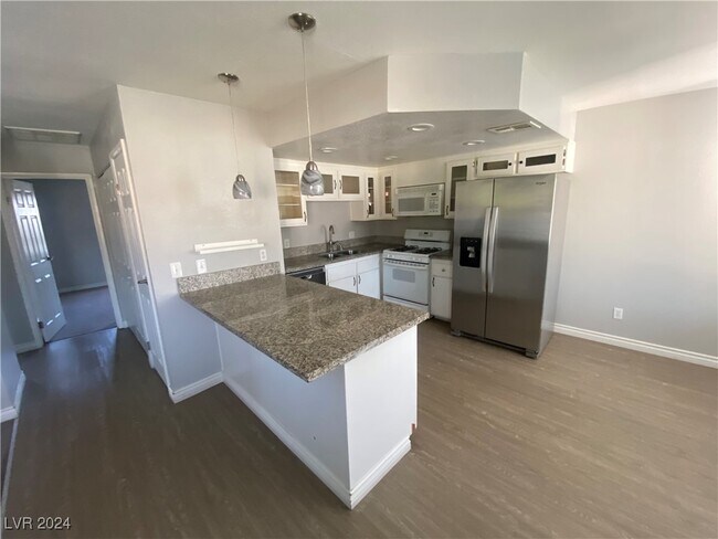 Building Photo - 717 Rock Springs Dr