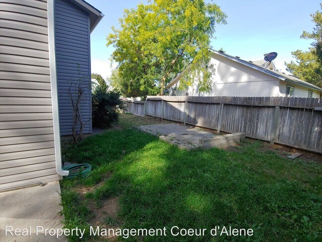 Building Photo - 2 br, 1.5 bath House - 3166 12th St.