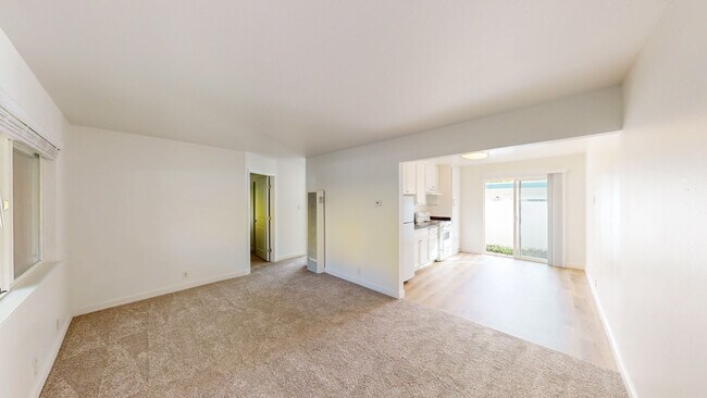 Foto del edificio - 15415 Marty Dr