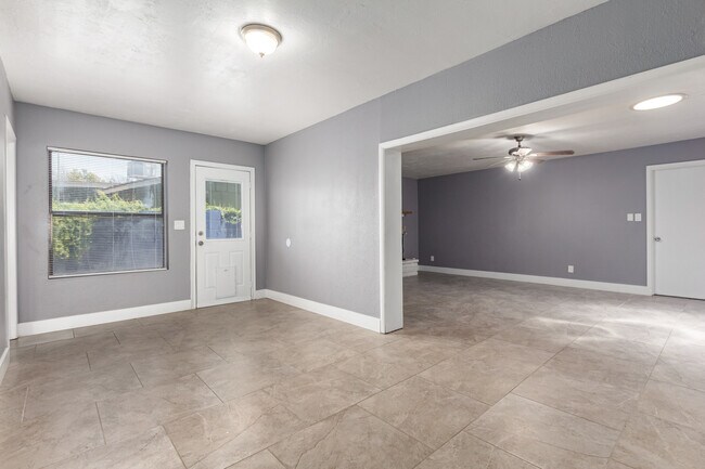 Building Photo - 2058 E Oxford Dr