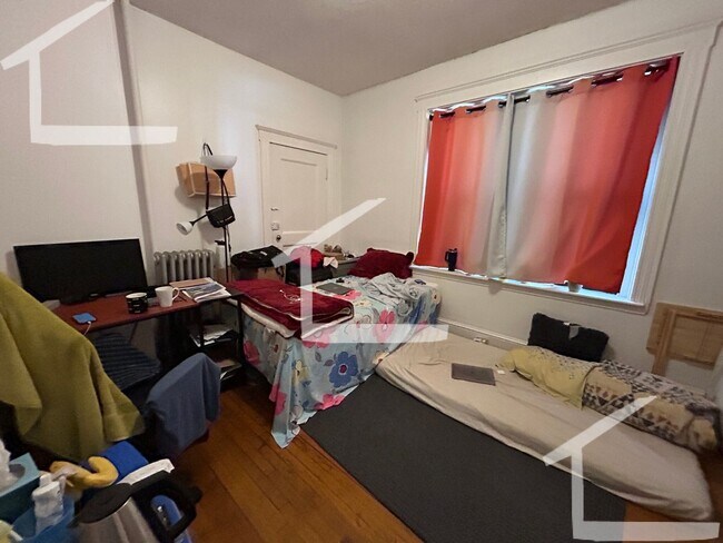 Foto del edificio - Great 4 Bed Available 8/1/26