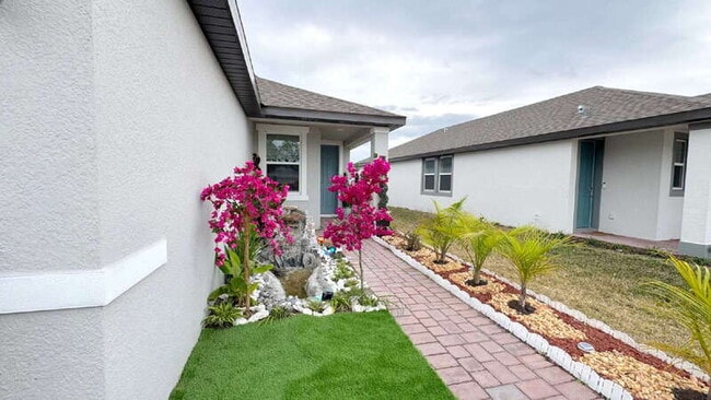 Building Photo - 213 Links Ter Blvd