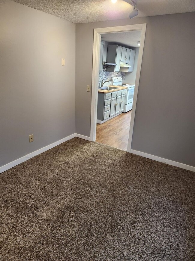 Building Photo - 7 Western Ave