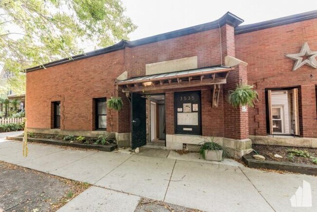 Building Photo - 2 bedroom in Chicago IL 60647