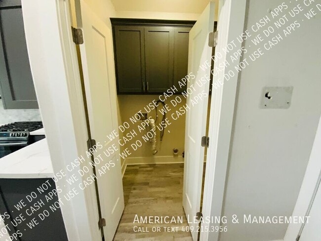 Building Photo - 8315 Lake Placid Dr