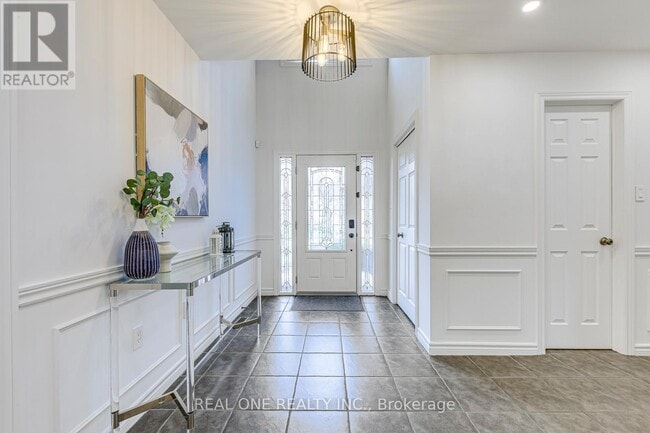 Building Photo - 2075 Banbury Crescent