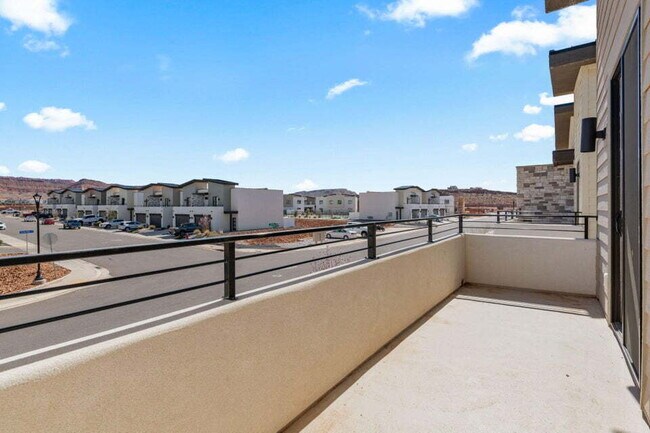 Building Photo - "Spacious 3-Bedroom Townhouse Retreat with...