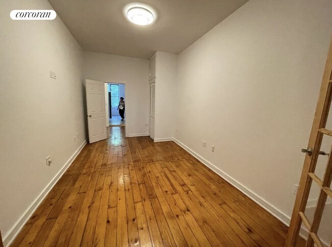 Foto del edificio - 320 W 47th St