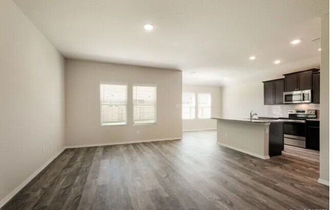 Foto del edificio - 2448 Kylie Way