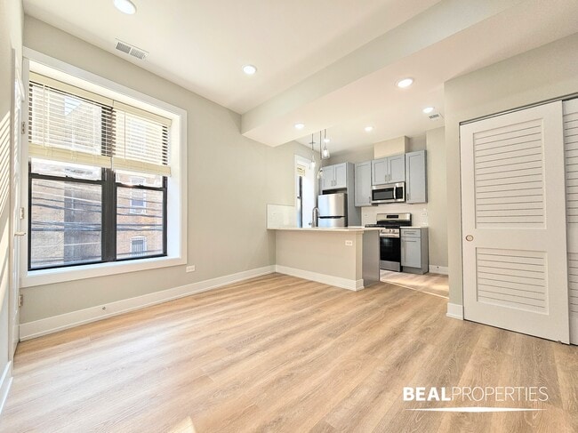 Building Photo - 428 W Belden Ave