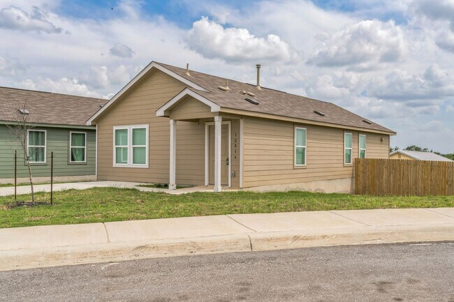 Foto del edificio - Newer Home in St. Hedwig with Full Applian...