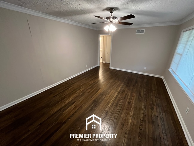 Building Photo - Newly Renovated 3BR/2BA in Whitehaven | Screened Porch & 2-Car Garage