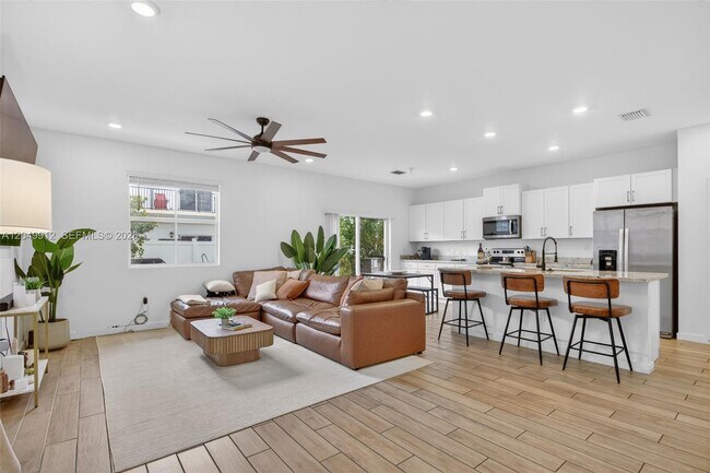 Foto del edificio - 826 SE 17th St