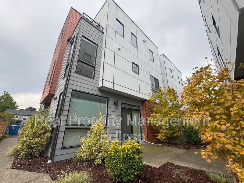 Photo - 541 S Cloverdale St