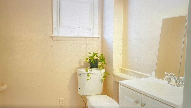 Bathroom - 46 Howard St