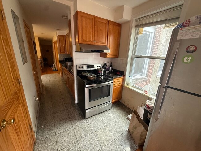 Building Photo - 10 Moreland St