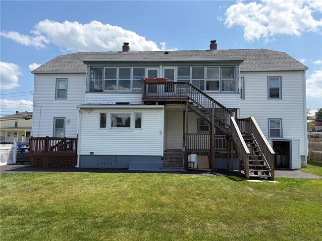 Foto del edificio - 56 W Warwick Ave