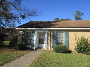 Building Photo - 111 Willow Dr