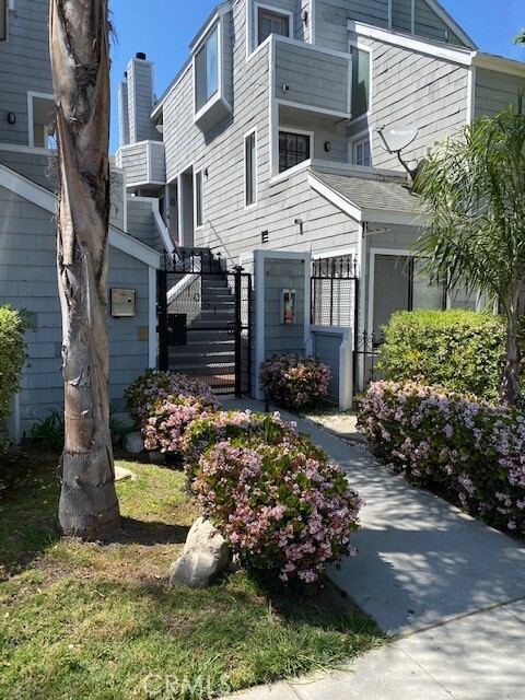 Building Photo - 1051 Newport Ave